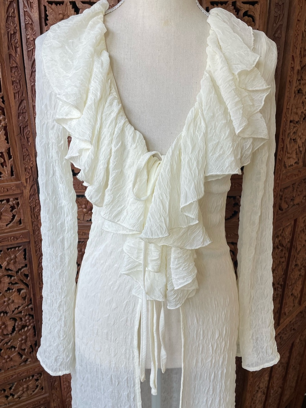 Hesperus White Textured Ruffle Duster - Picture 8 of 10